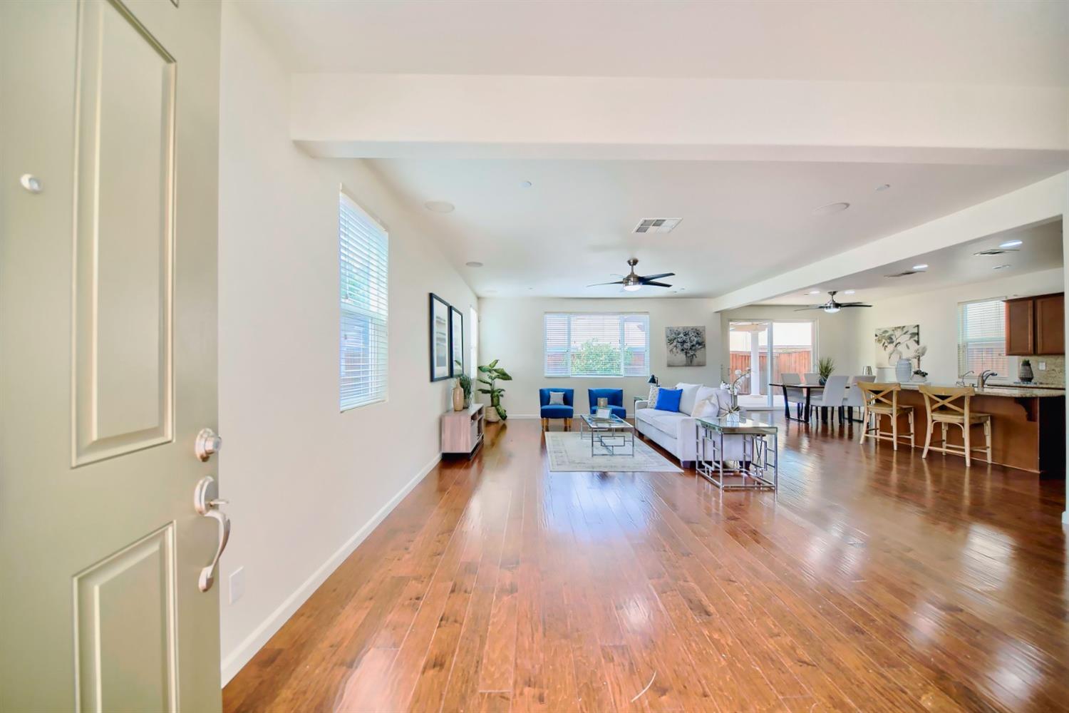 Detail Gallery Image 7 of 89 For 285 W Santa Clara Dr, Mountain House,  CA 95391 - 4 Beds | 3 Baths