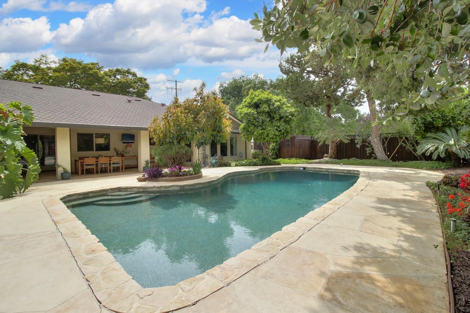 Detail Gallery Image 43 of 56 For 3841 American River Dr, Sacramento,  CA 95864 - 4 Beds | 3 Baths
