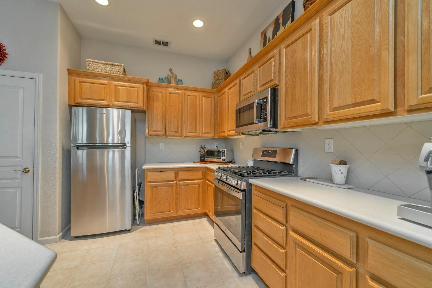 Tahoe Vista Drive, Rocklin, California image 16