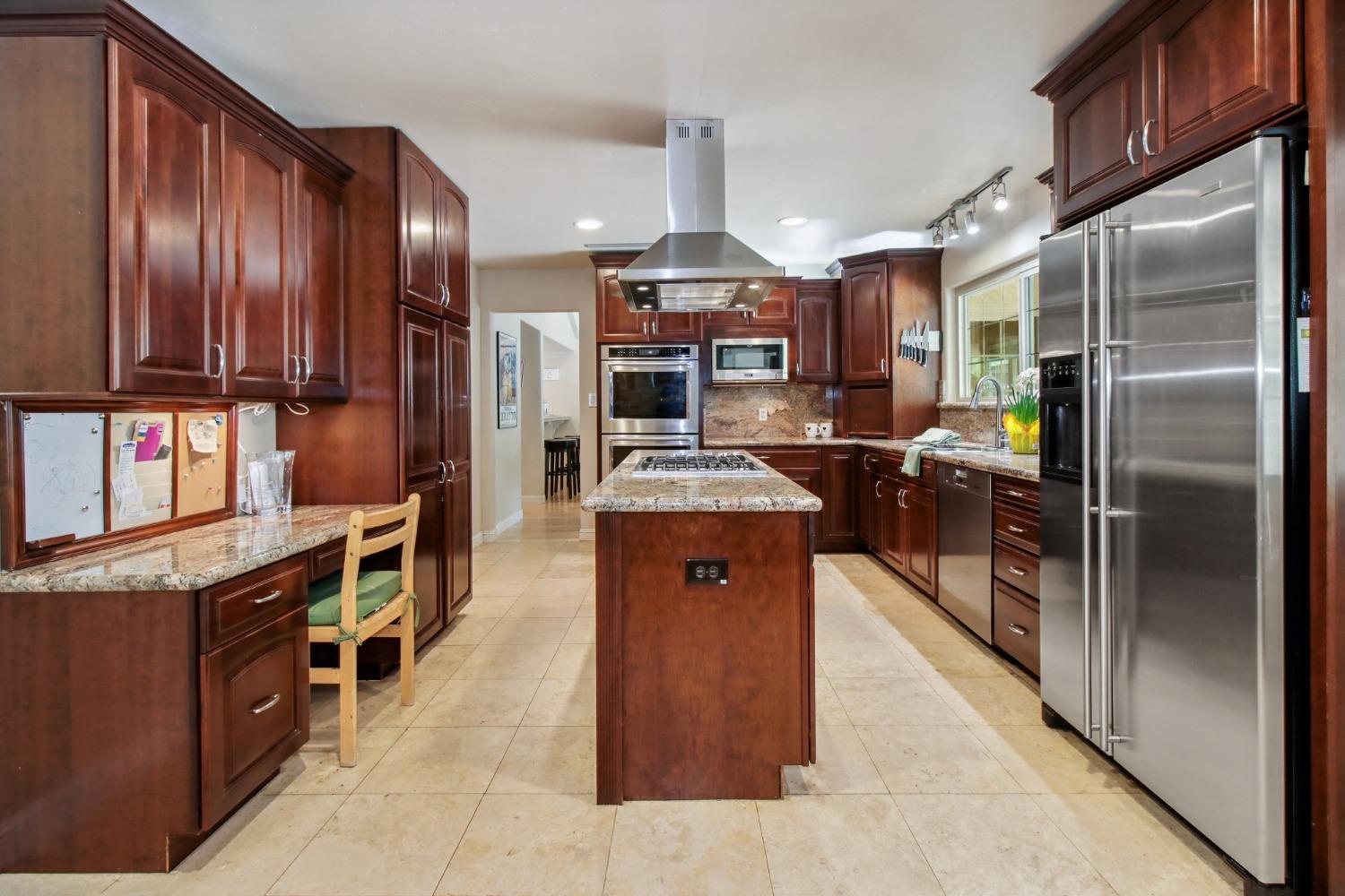Detail Gallery Image 14 of 56 For 3841 American River Dr, Sacramento,  CA 95864 - 4 Beds | 3 Baths