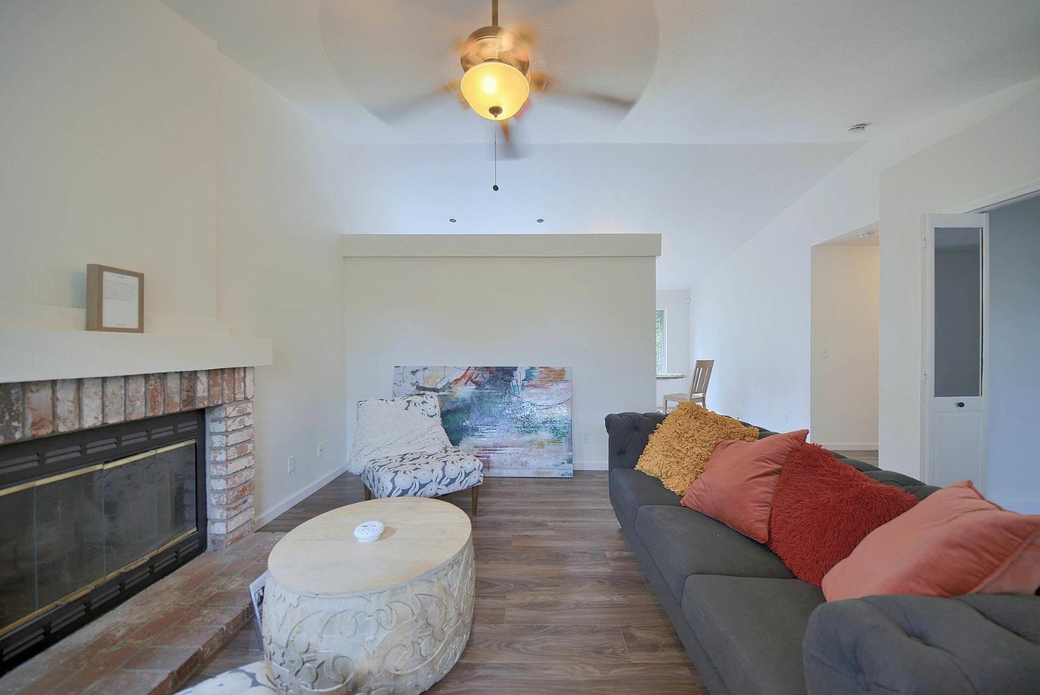 Detail Gallery Image 8 of 83 For 774 Long Barn Dr, Lathrop,  CA 95330 - 3 Beds | 2 Baths