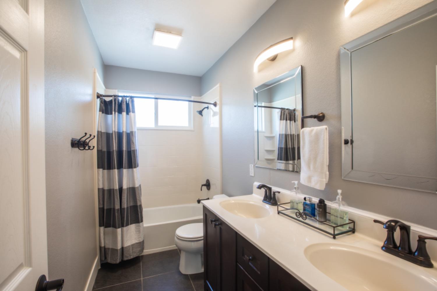 Vail Court, Rocklin, California image 17