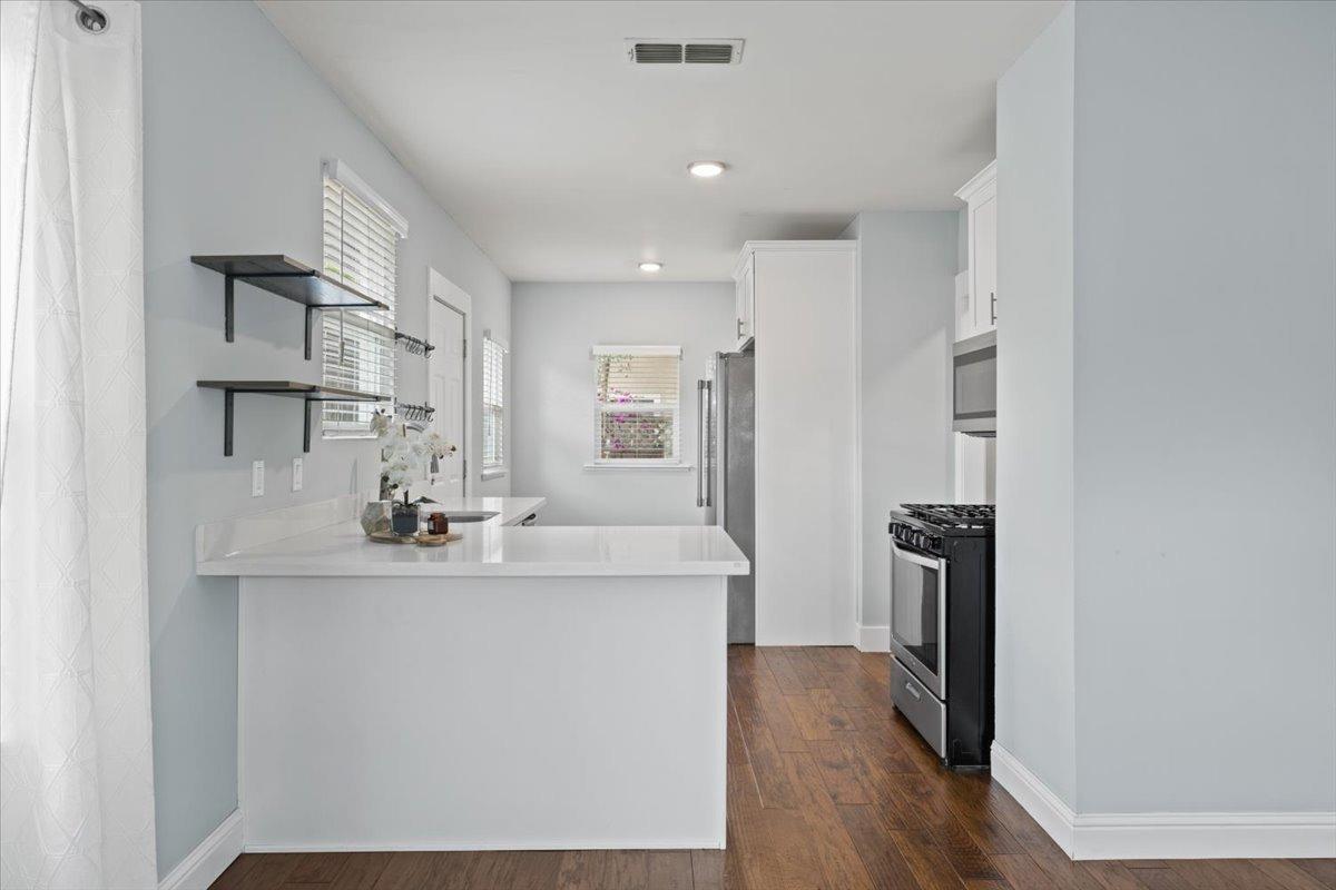 Detail Gallery Image 8 of 25 For 2600 20th St, Sacramento,  CA 95818 - 2 Beds | 1 Baths