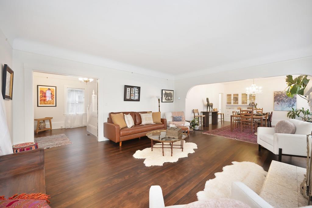 Detail Gallery Image 10 of 59 For 1333 33rd St, Sacramento,  CA 95816 - 5 Beds | 2 Baths