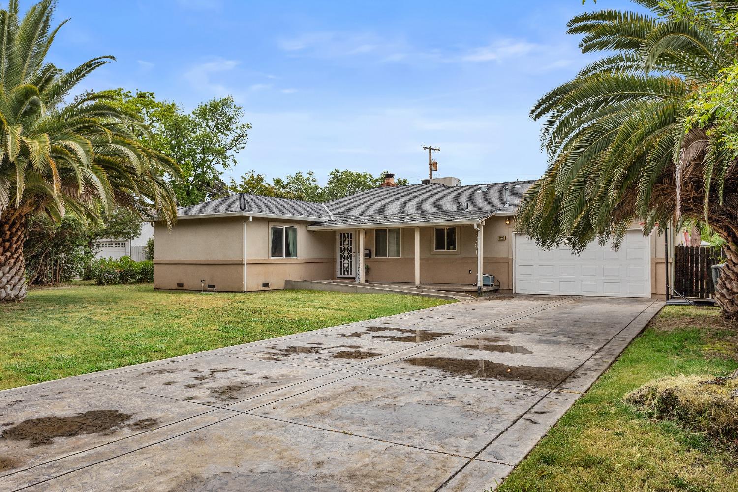 Detail Gallery Image 2 of 17 For 3220 Lerwick Rd, Sacramento,  CA 95821 - 3 Beds | 2 Baths