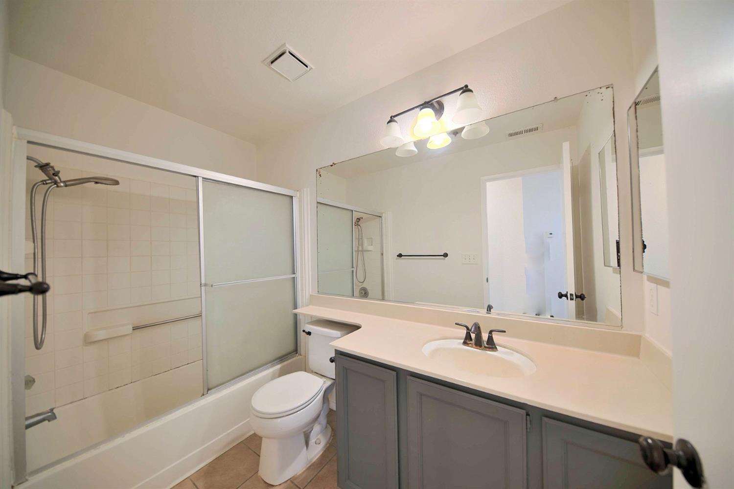Detail Gallery Image 25 of 83 For 774 Long Barn Dr, Lathrop,  CA 95330 - 3 Beds | 2 Baths