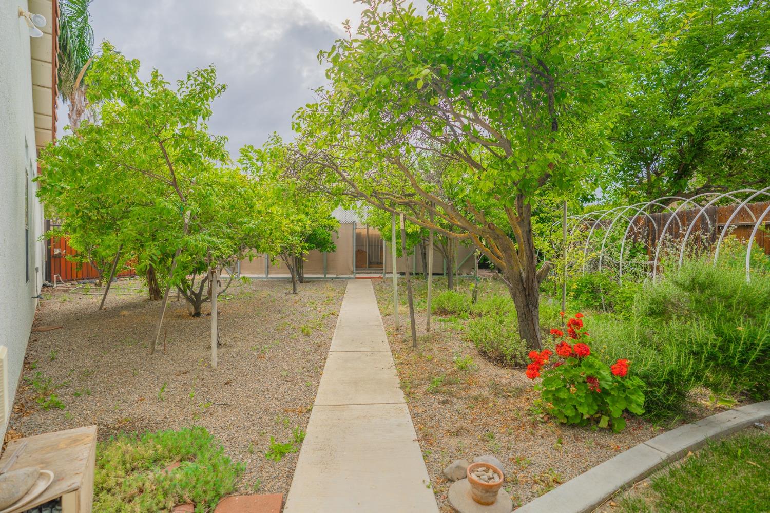 Detail Gallery Image 35 of 62 For 722 Ruddy Ct, Los Banos,  CA 93635 - 3 Beds | 2 Baths