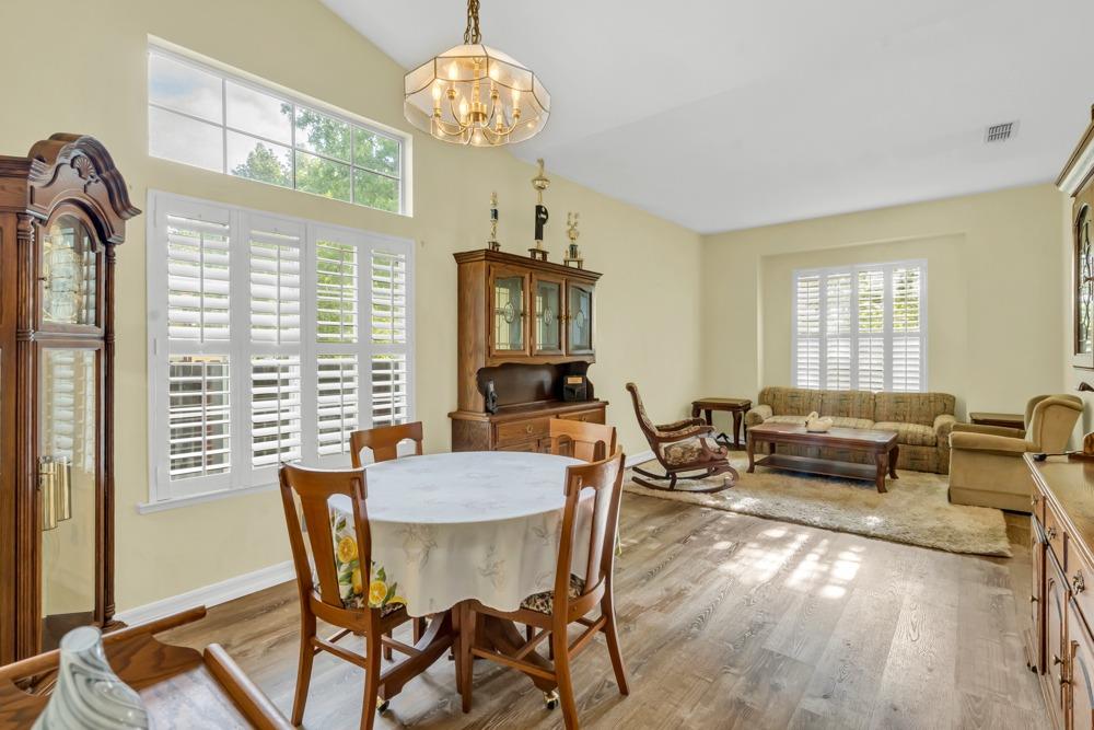 Detail Gallery Image 8 of 40 For 8254 Arroyo Vista Dr, Sacramento,  CA 95823 - 3 Beds | 2 Baths