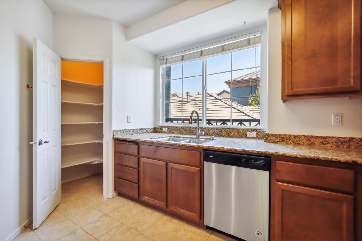 Photo #12: 225042951 Listing: Photo #12