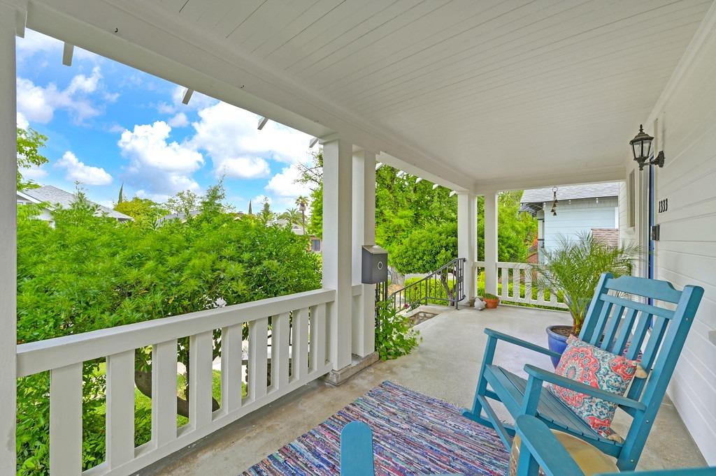 Detail Gallery Image 6 of 59 For 1333 33rd St, Sacramento,  CA 95816 - 5 Beds | 2 Baths
