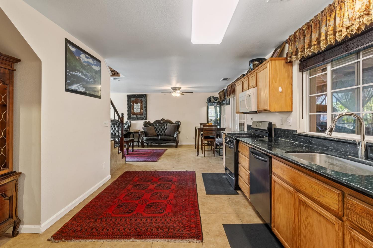 Detail Gallery Image 5 of 17 For 1281 Sunup Dr, Merced,  CA 95348 - 3 Beds | 2/1 Baths