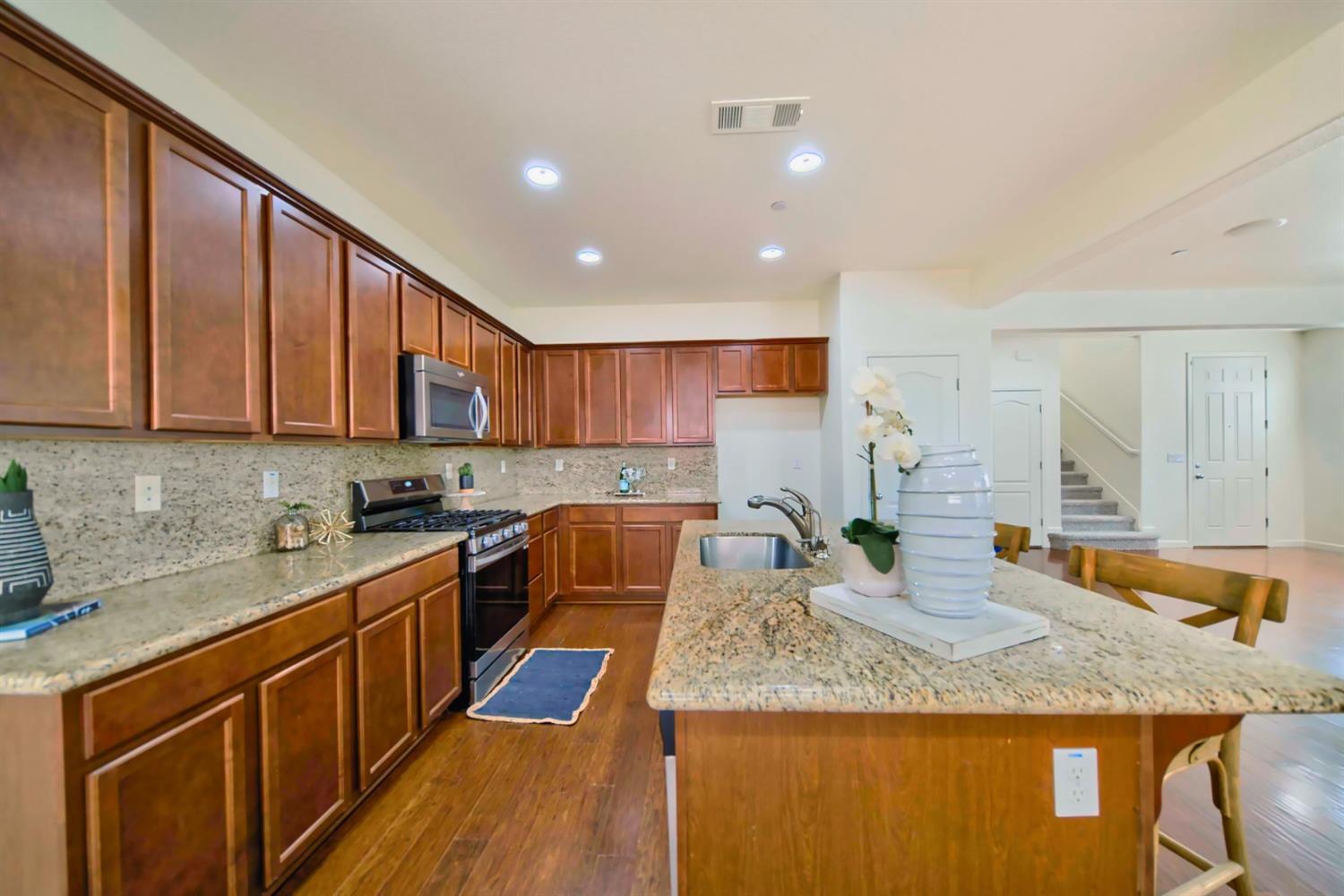 Detail Gallery Image 21 of 89 For 285 W Santa Clara Dr, Mountain House,  CA 95391 - 4 Beds | 3 Baths