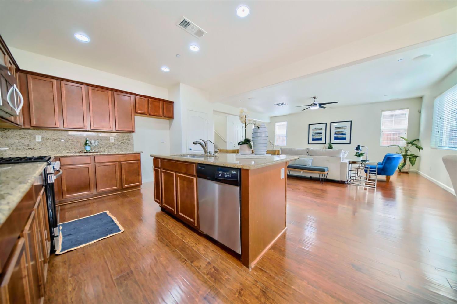 Detail Gallery Image 22 of 89 For 285 W Santa Clara Dr, Mountain House,  CA 95391 - 4 Beds | 3 Baths