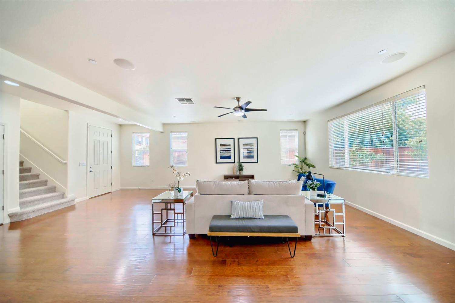Detail Gallery Image 11 of 89 For 285 W Santa Clara Dr, Mountain House,  CA 95391 - 4 Beds | 3 Baths