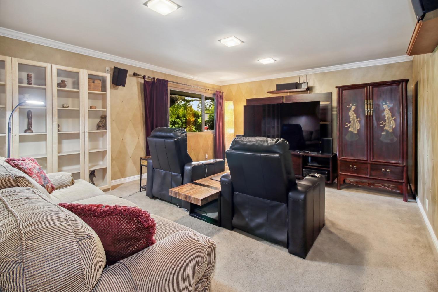 Detail Gallery Image 30 of 56 For 3841 American River Dr, Sacramento,  CA 95864 - 4 Beds | 3 Baths