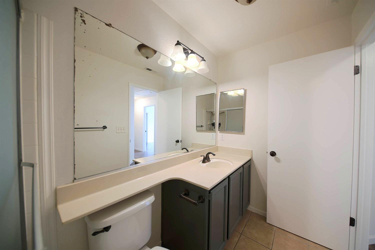 Detail Gallery Image 27 of 83 For 774 Long Barn Dr, Lathrop,  CA 95330 - 3 Beds | 2 Baths