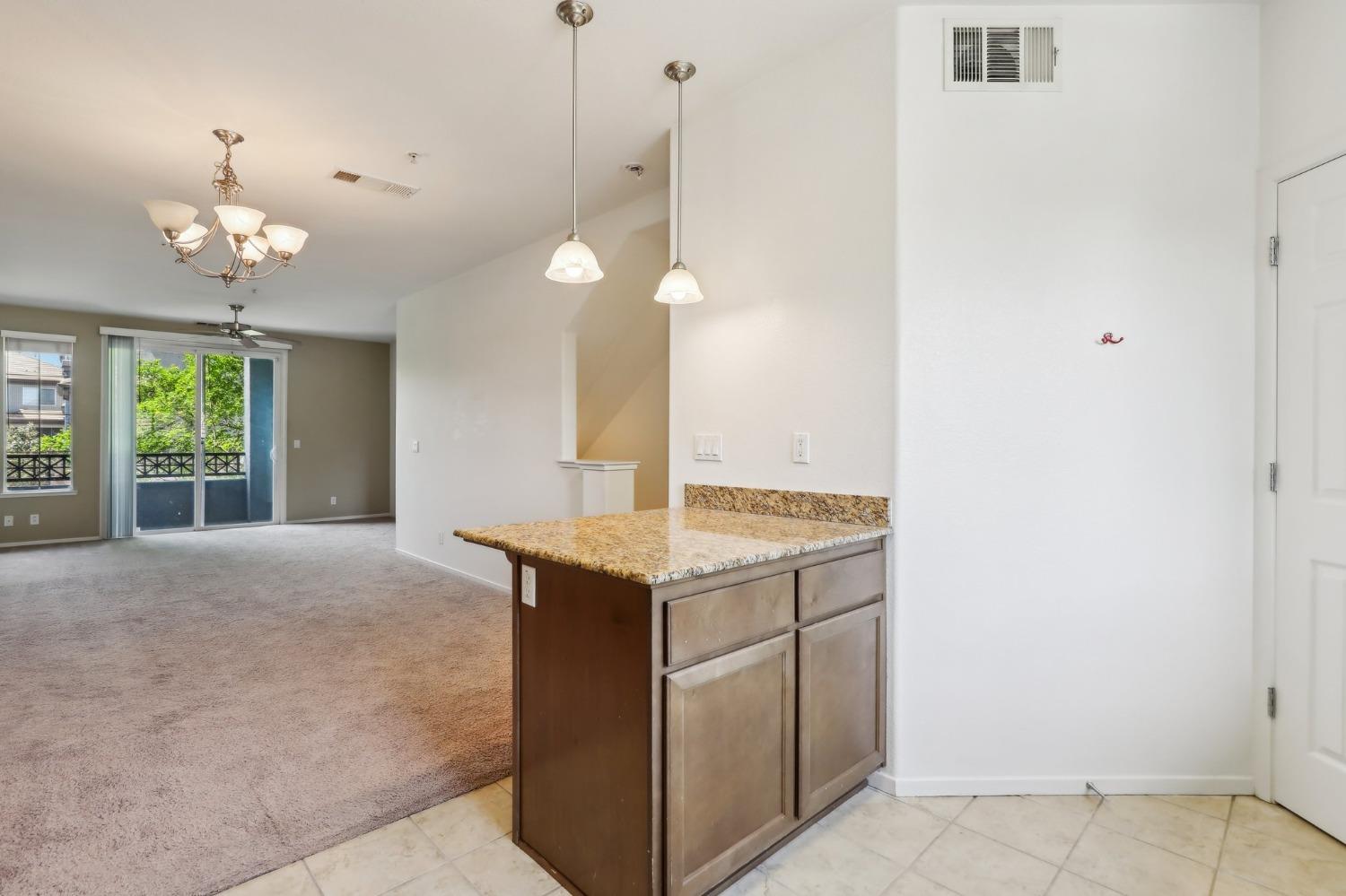 Photo #13: 225042951 Listing: Photo #13