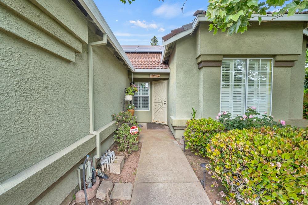 Detail Gallery Image 4 of 40 For 8254 Arroyo Vista Dr, Sacramento,  CA 95823 - 3 Beds | 2 Baths