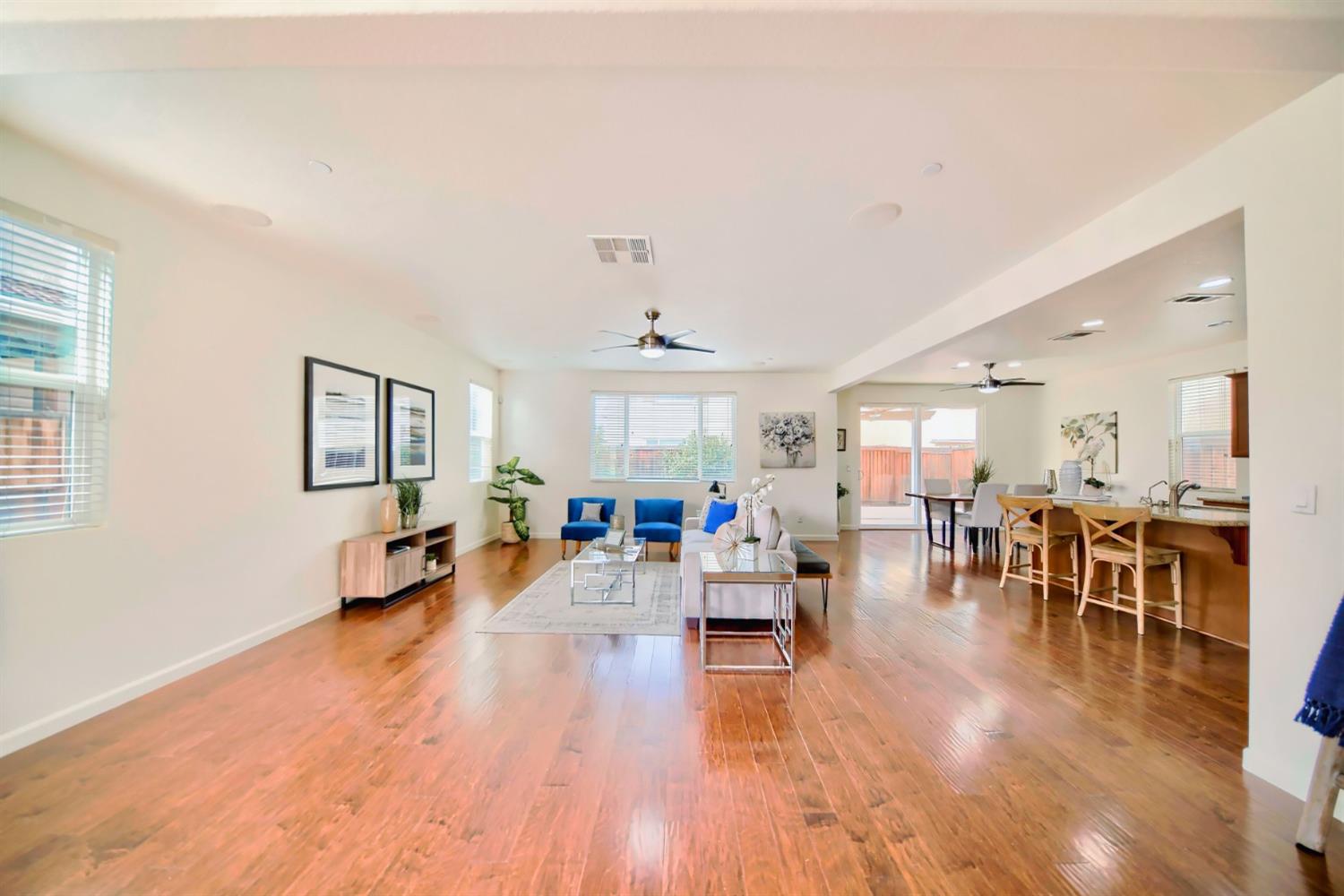 Detail Gallery Image 8 of 89 For 285 W Santa Clara Dr, Mountain House,  CA 95391 - 4 Beds | 3 Baths