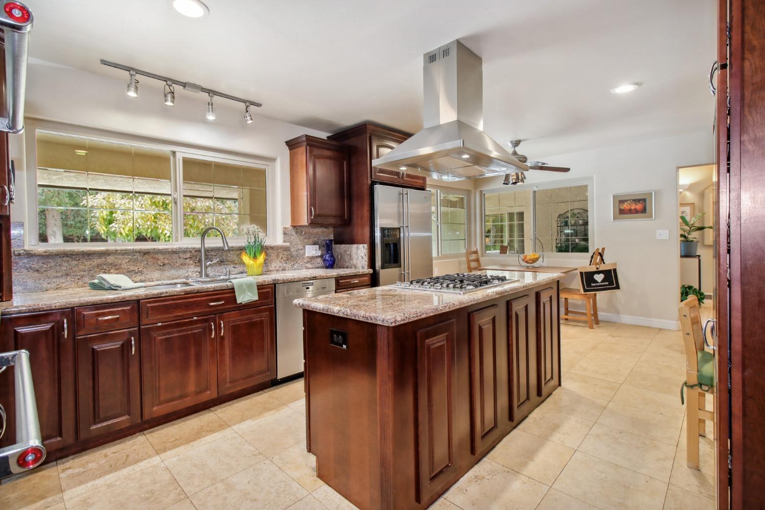 Detail Gallery Image 19 of 56 For 3841 American River Dr, Sacramento,  CA 95864 - 4 Beds | 3 Baths