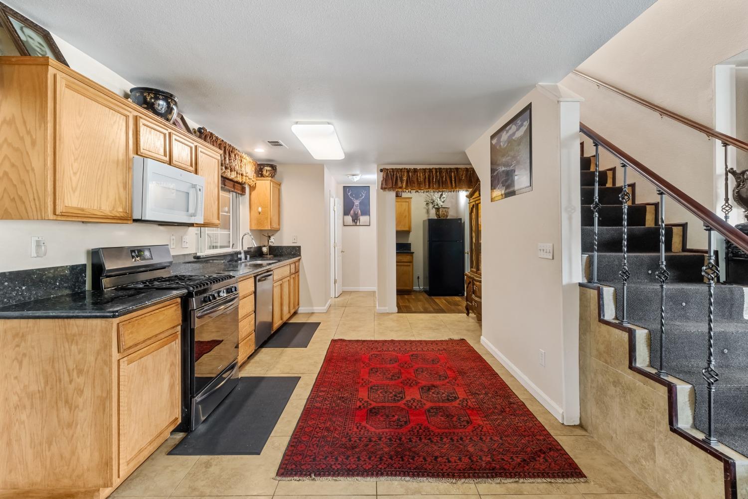 Detail Gallery Image 6 of 17 For 1281 Sunup Dr, Merced,  CA 95348 - 3 Beds | 2/1 Baths