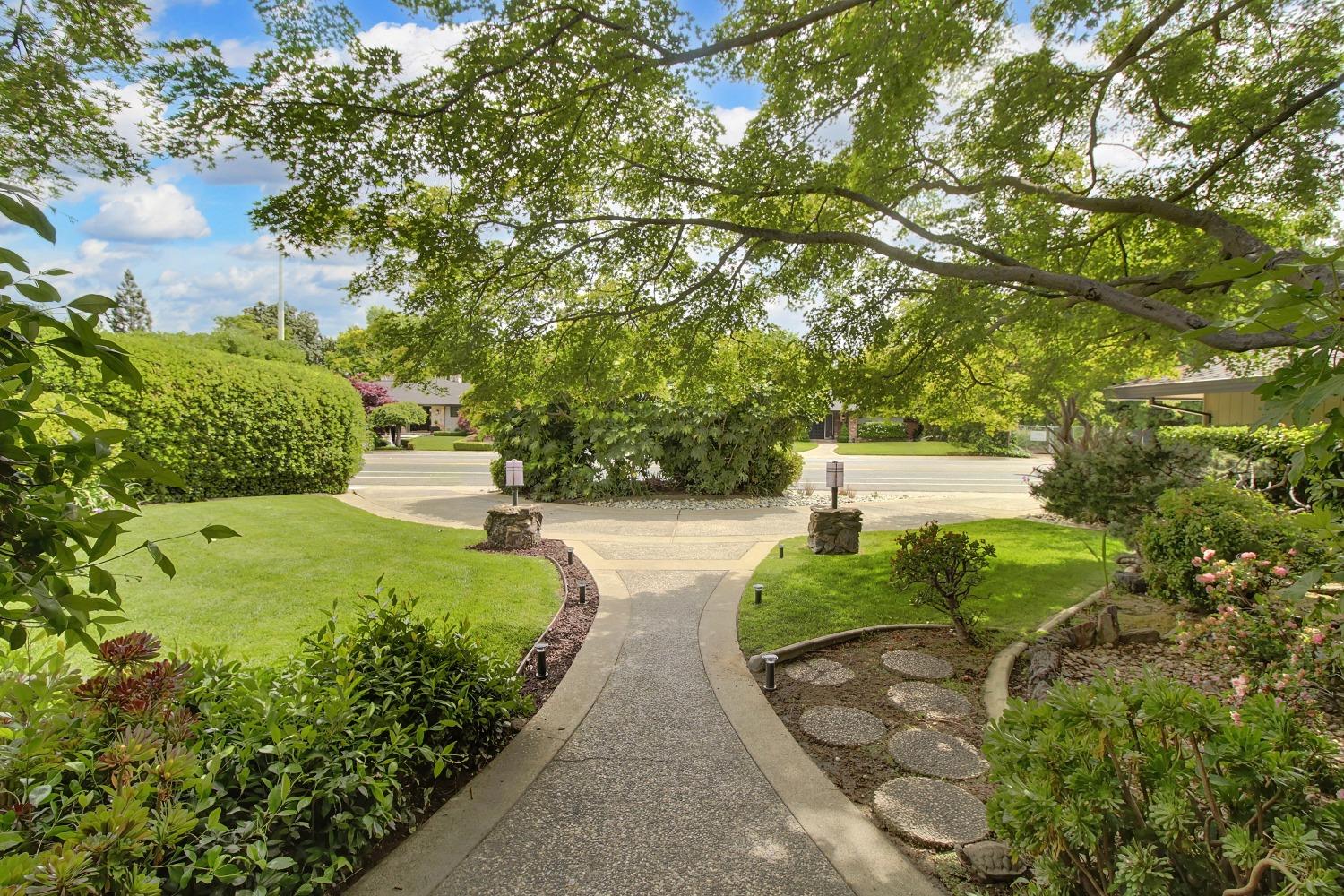 Detail Gallery Image 5 of 56 For 3841 American River Dr, Sacramento,  CA 95864 - 4 Beds | 3 Baths