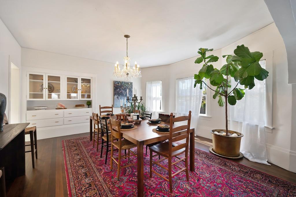Detail Gallery Image 13 of 59 For 1333 33rd St, Sacramento,  CA 95816 - 5 Beds | 2 Baths