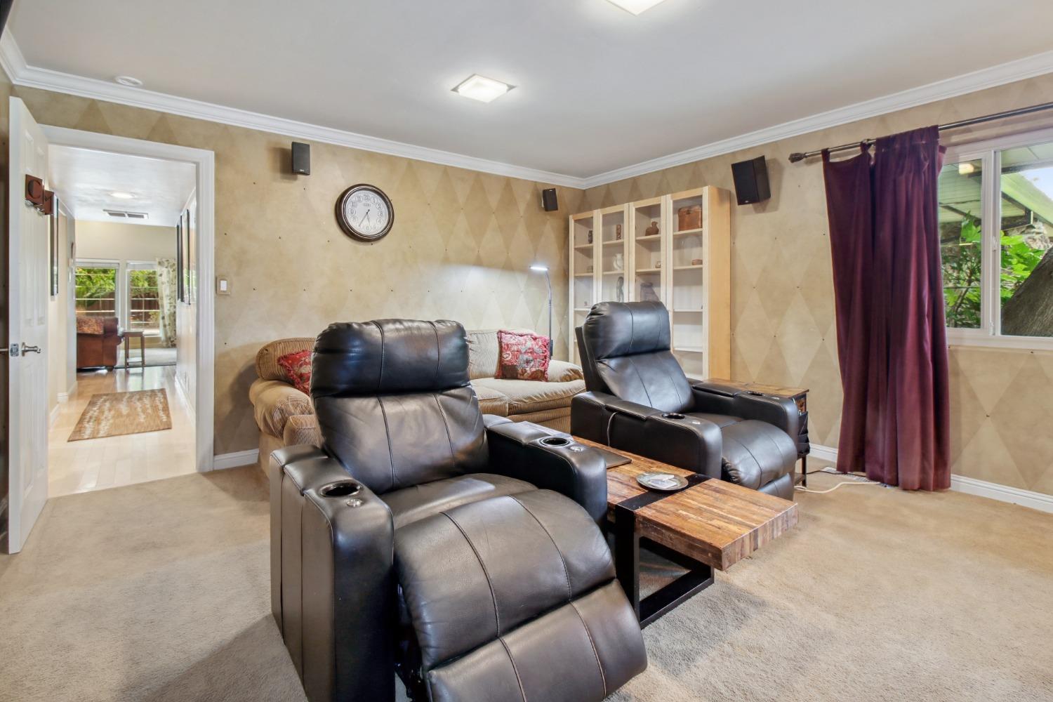 Detail Gallery Image 31 of 56 For 3841 American River Dr, Sacramento,  CA 95864 - 4 Beds | 3 Baths