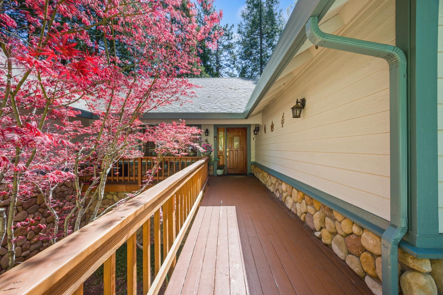 Detail Gallery Image 3 of 73 For 4013 Garnet Rd, Pollock Pines,  CA 95726 - 4 Beds | 3 Baths