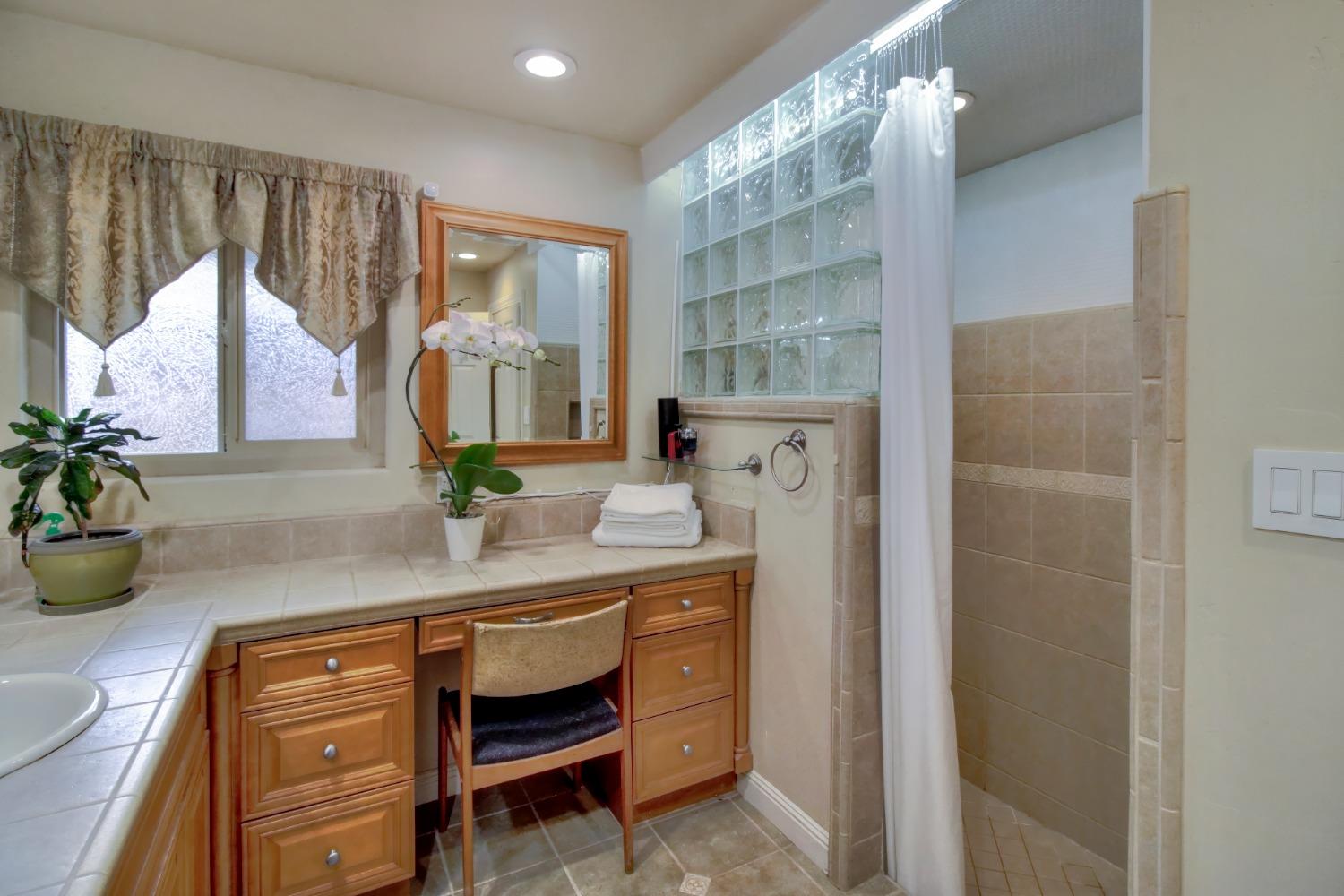 Detail Gallery Image 35 of 56 For 3841 American River Dr, Sacramento,  CA 95864 - 4 Beds | 3 Baths