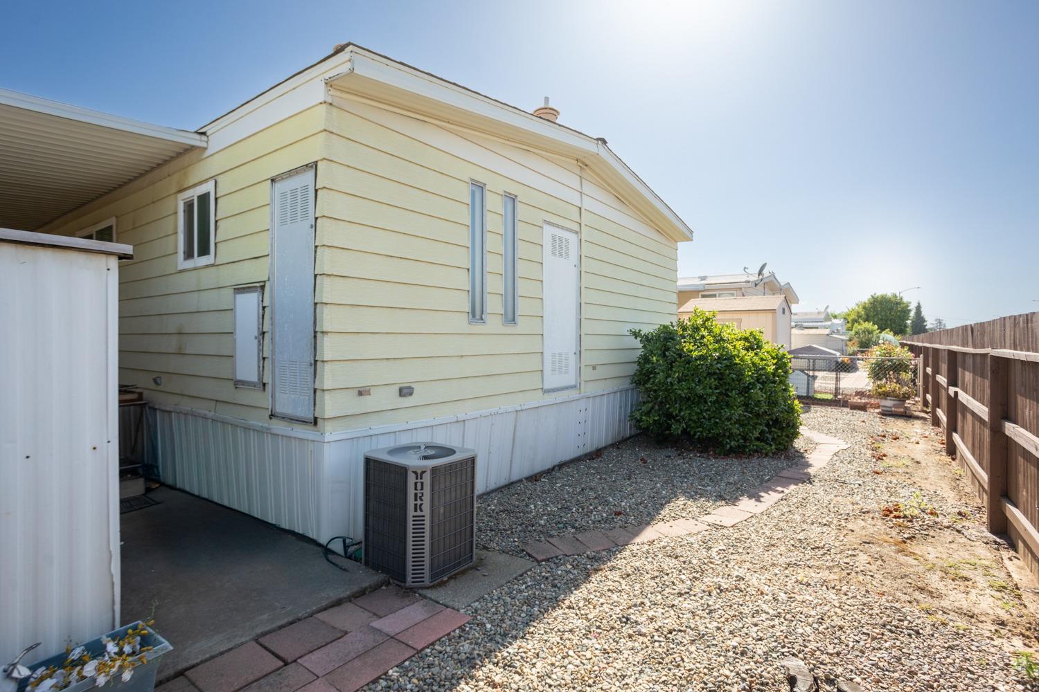Detail Gallery Image 8 of 45 For 126 El Verano, Yuba City,  CA 95993 - 3 Beds | 2 Baths