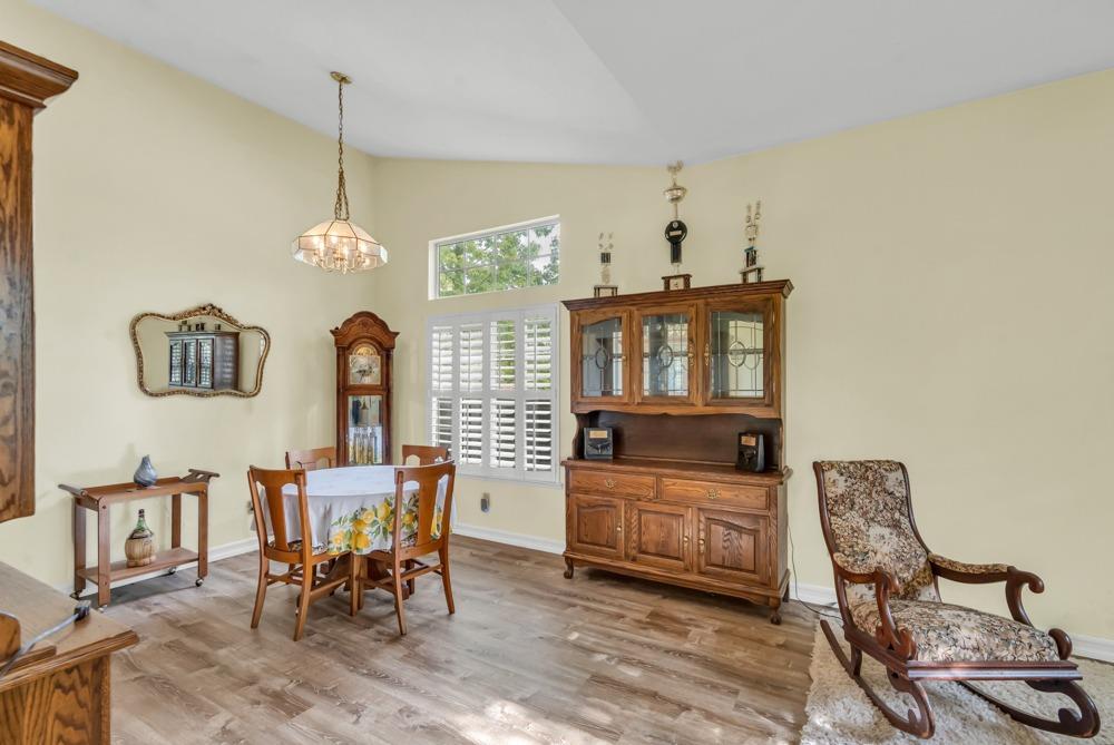 Detail Gallery Image 6 of 40 For 8254 Arroyo Vista Dr, Sacramento,  CA 95823 - 3 Beds | 2 Baths