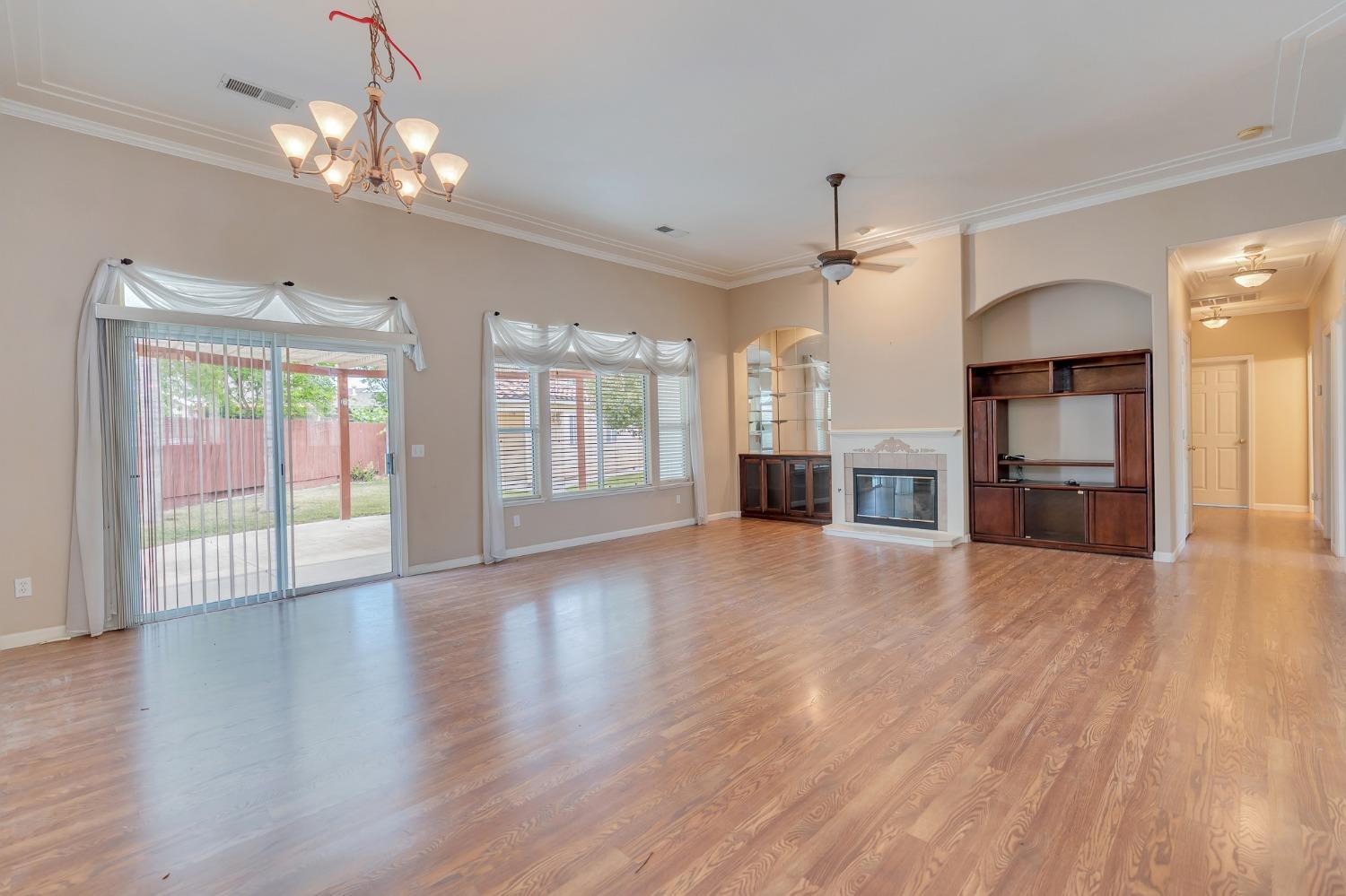 Detail Gallery Image 3 of 62 For 722 Ruddy Ct, Los Banos,  CA 93635 - 3 Beds | 2 Baths