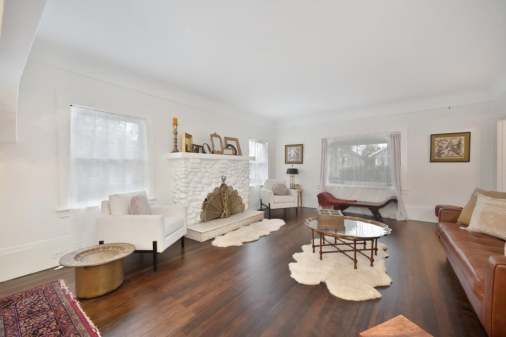 Detail Gallery Image 9 of 59 For 1333 33rd St, Sacramento,  CA 95816 - 5 Beds | 2 Baths