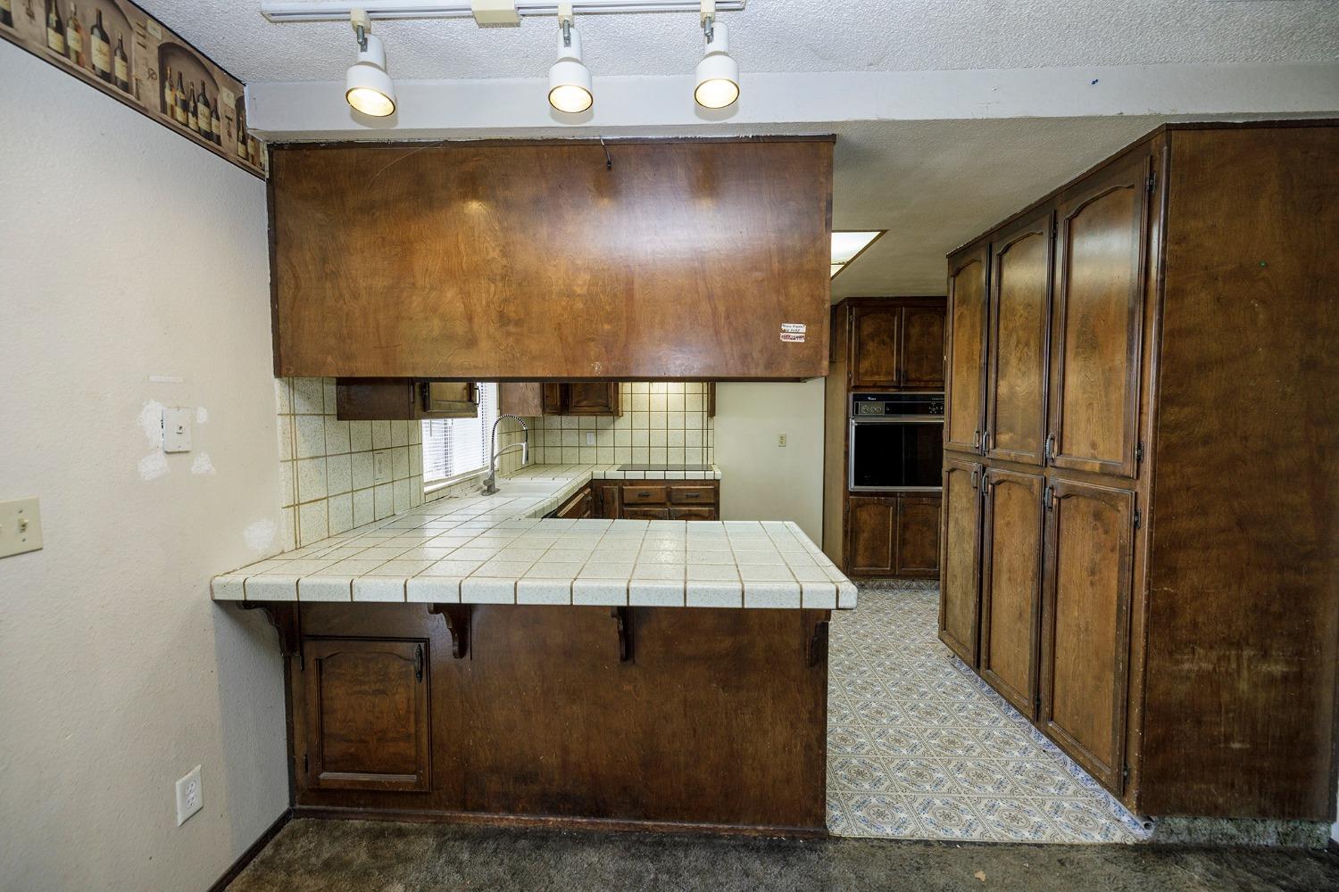 Burgundy Drive, Escalon, California image 19