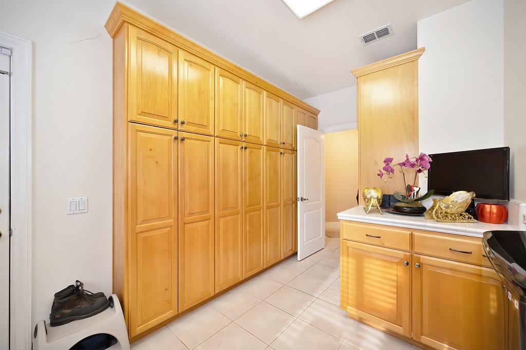 Lawnview Way, Elk Grove, California image 31