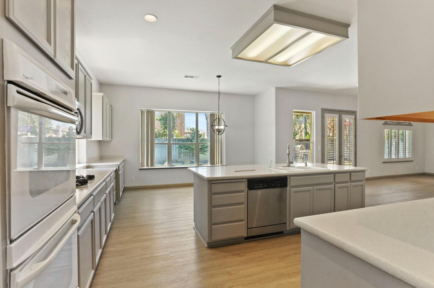 Detail Gallery Image 12 of 64 For 619 Pecan Dr, Ripon,  CA 95366 - 5 Beds | 4 Baths
