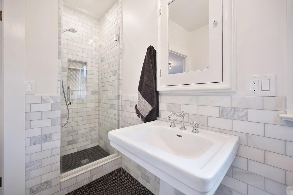 Detail Gallery Image 33 of 59 For 1333 33rd St, Sacramento,  CA 95816 - 5 Beds | 2 Baths