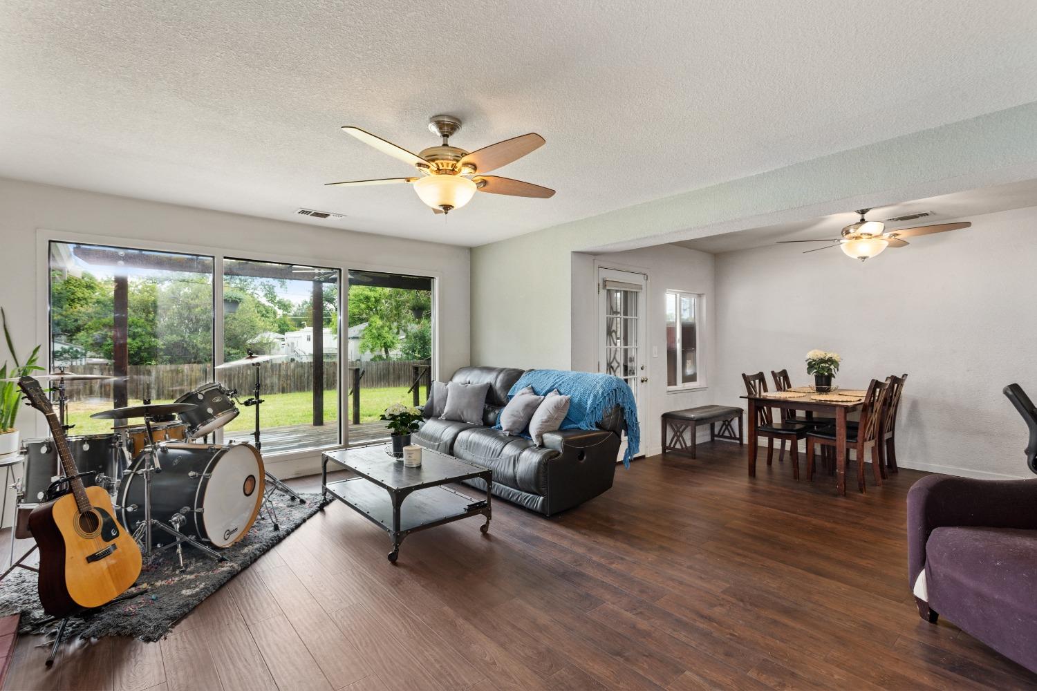 Detail Gallery Image 7 of 17 For 3220 Lerwick Rd, Sacramento,  CA 95821 - 3 Beds | 2 Baths