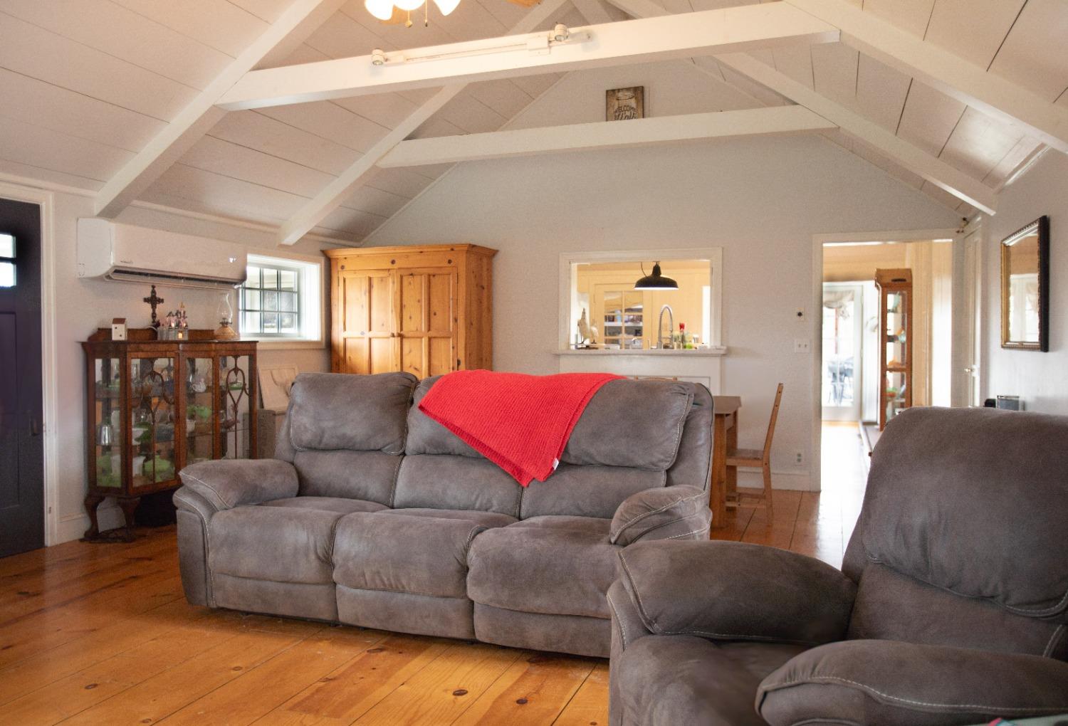 Detail Gallery Image 11 of 78 For 5963 Schilling Rd, Coulterville,  CA 95311 - 3 Beds | 2/1 Baths
