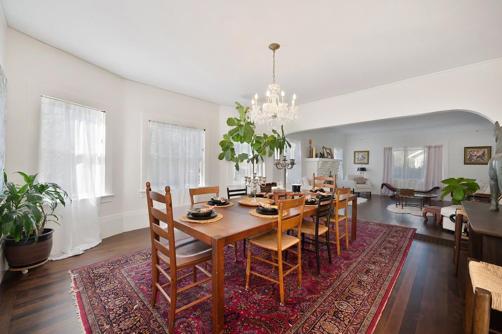 Detail Gallery Image 12 of 59 For 1333 33rd St, Sacramento,  CA 95816 - 5 Beds | 2 Baths