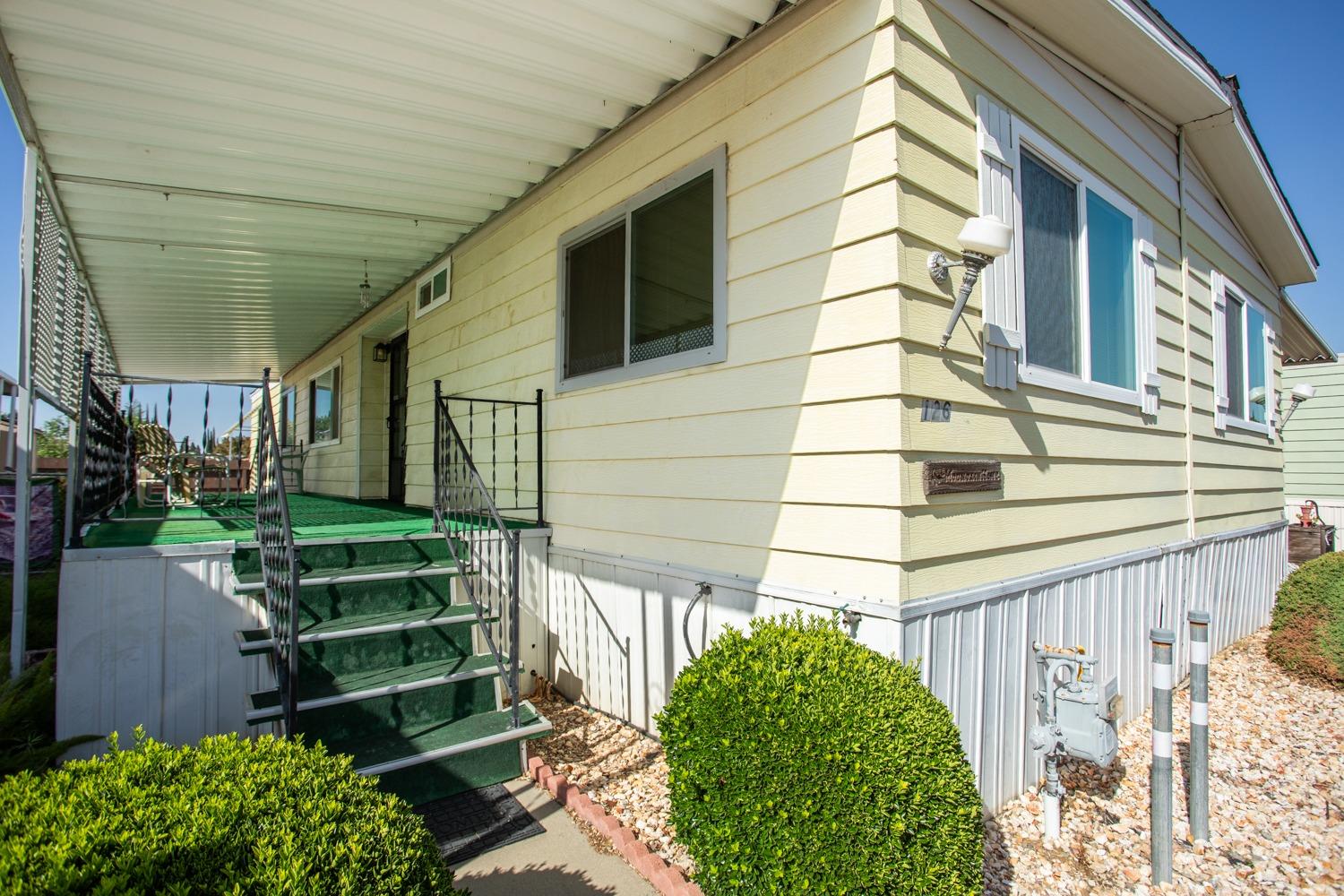 Detail Gallery Image 4 of 45 For 126 El Verano, Yuba City,  CA 95993 - 3 Beds | 2 Baths