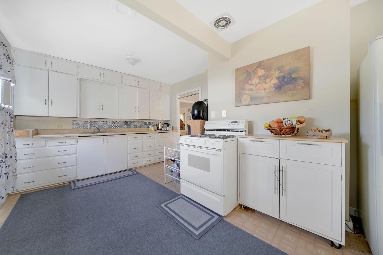 Detail Gallery Image 24 of 72 For 217 S Buena Vista St, Ione,  CA 95640 - 5 Beds | 2 Baths