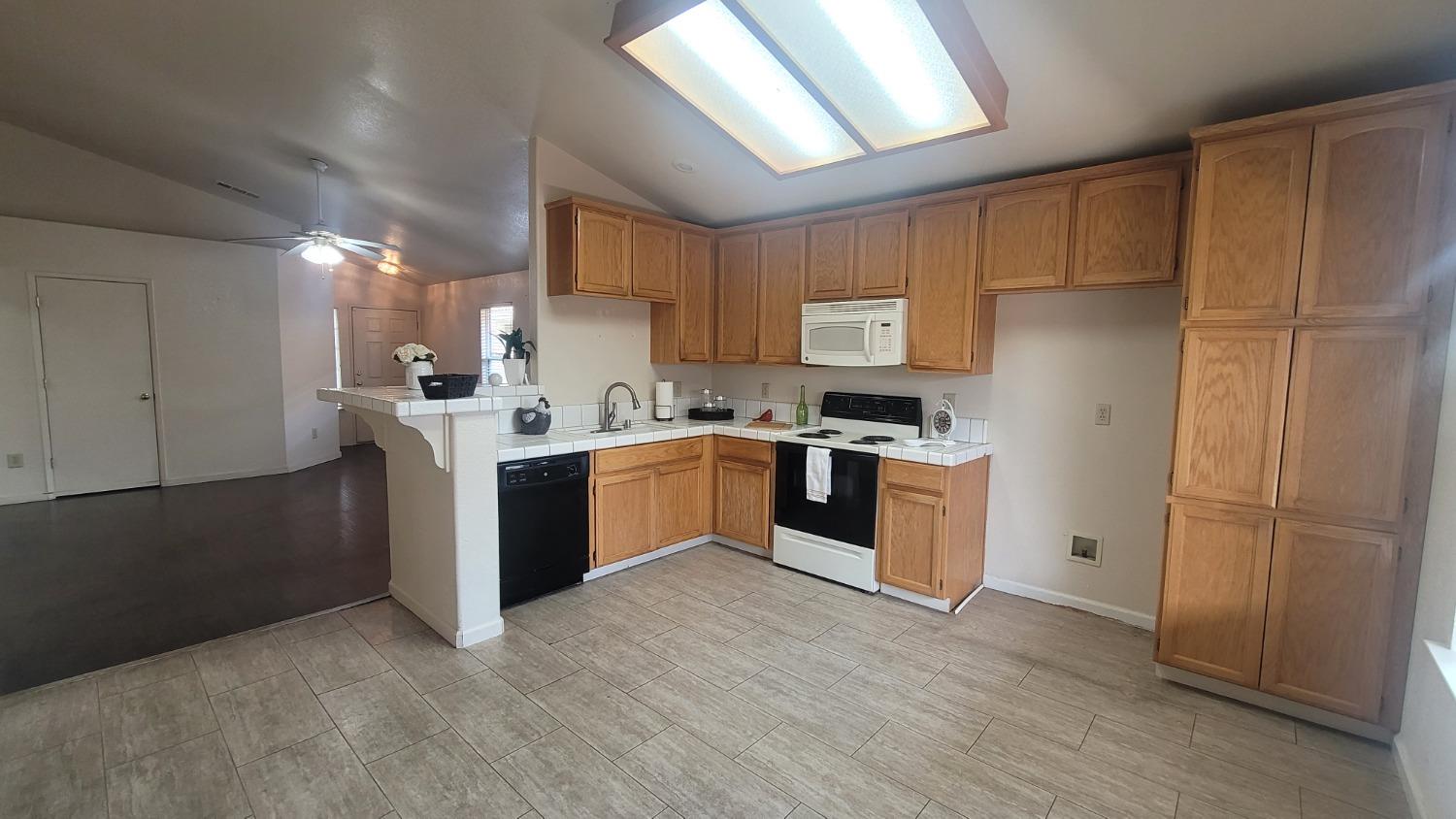 Detail Gallery Image 6 of 25 For 1117 La Mesa, Escalon,  CA 95320 - 3 Beds | 2 Baths
