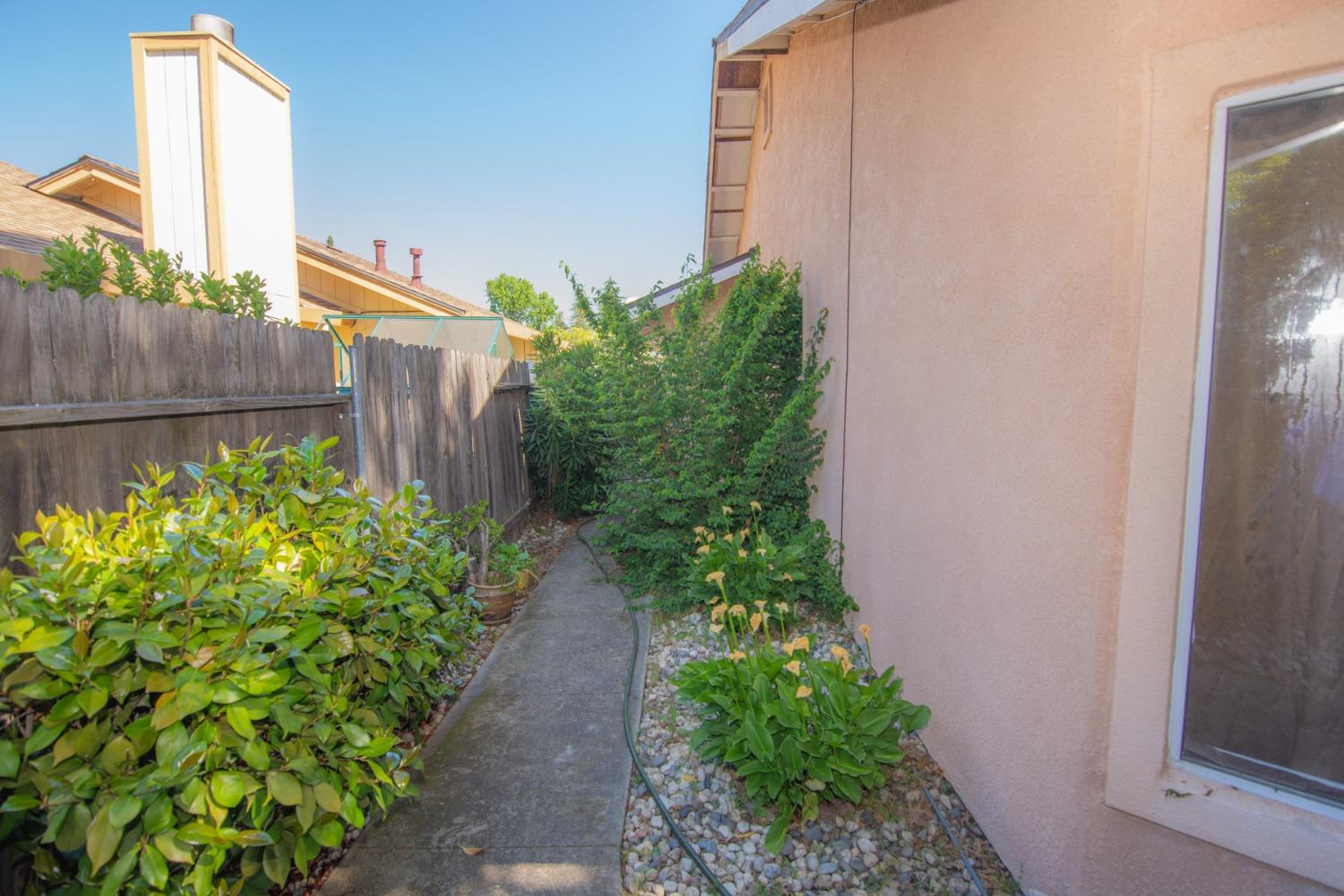 Detail Gallery Image 27 of 30 For 5320 Summerbrook Way, Sacramento,  CA 95823 - 3 Beds | 2 Baths