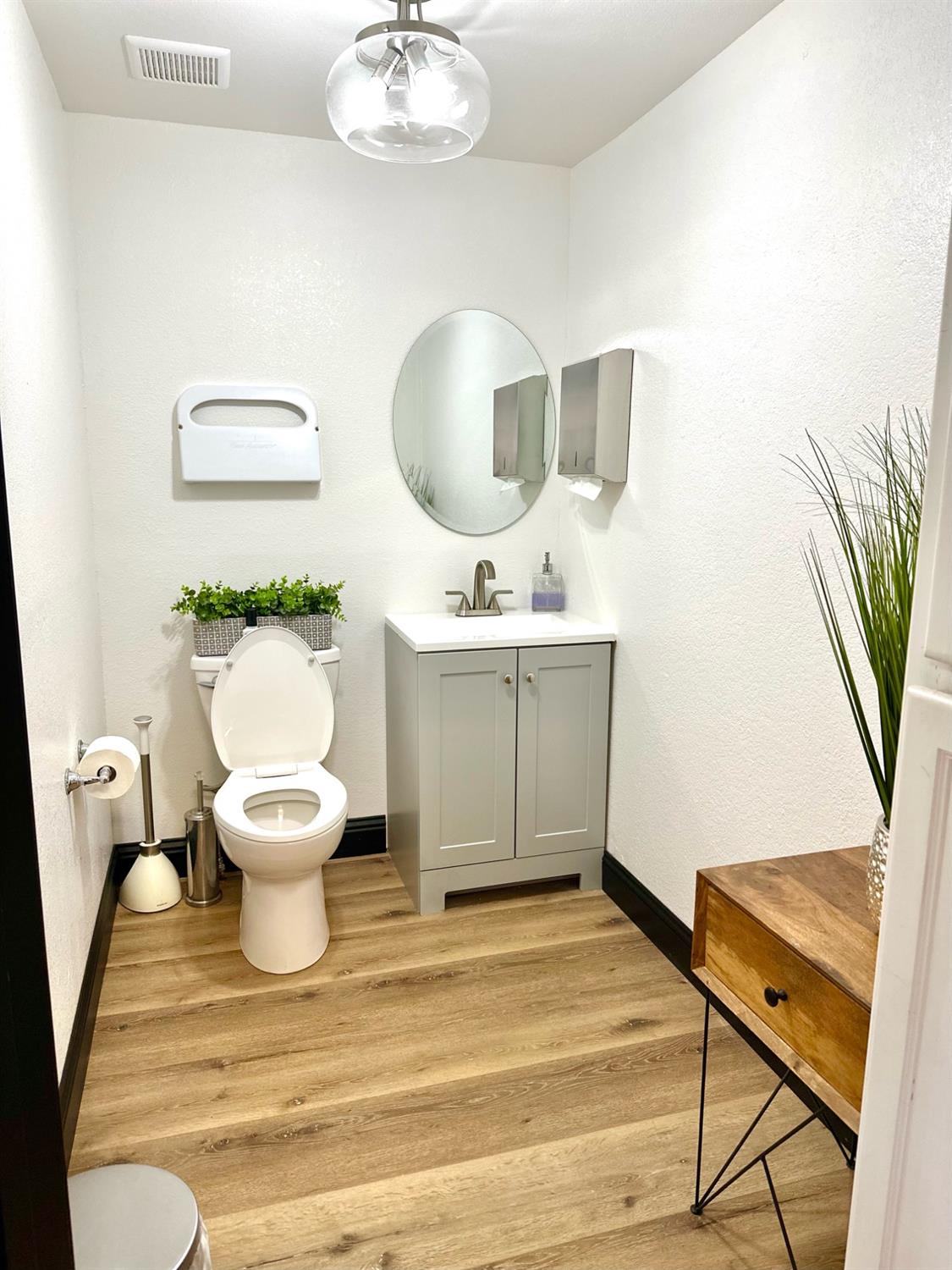 Detail Gallery Image 5 of 11 For 1420 S Mills Ave #J,  Lodi,  CA 95242 - – Beds | – Baths
