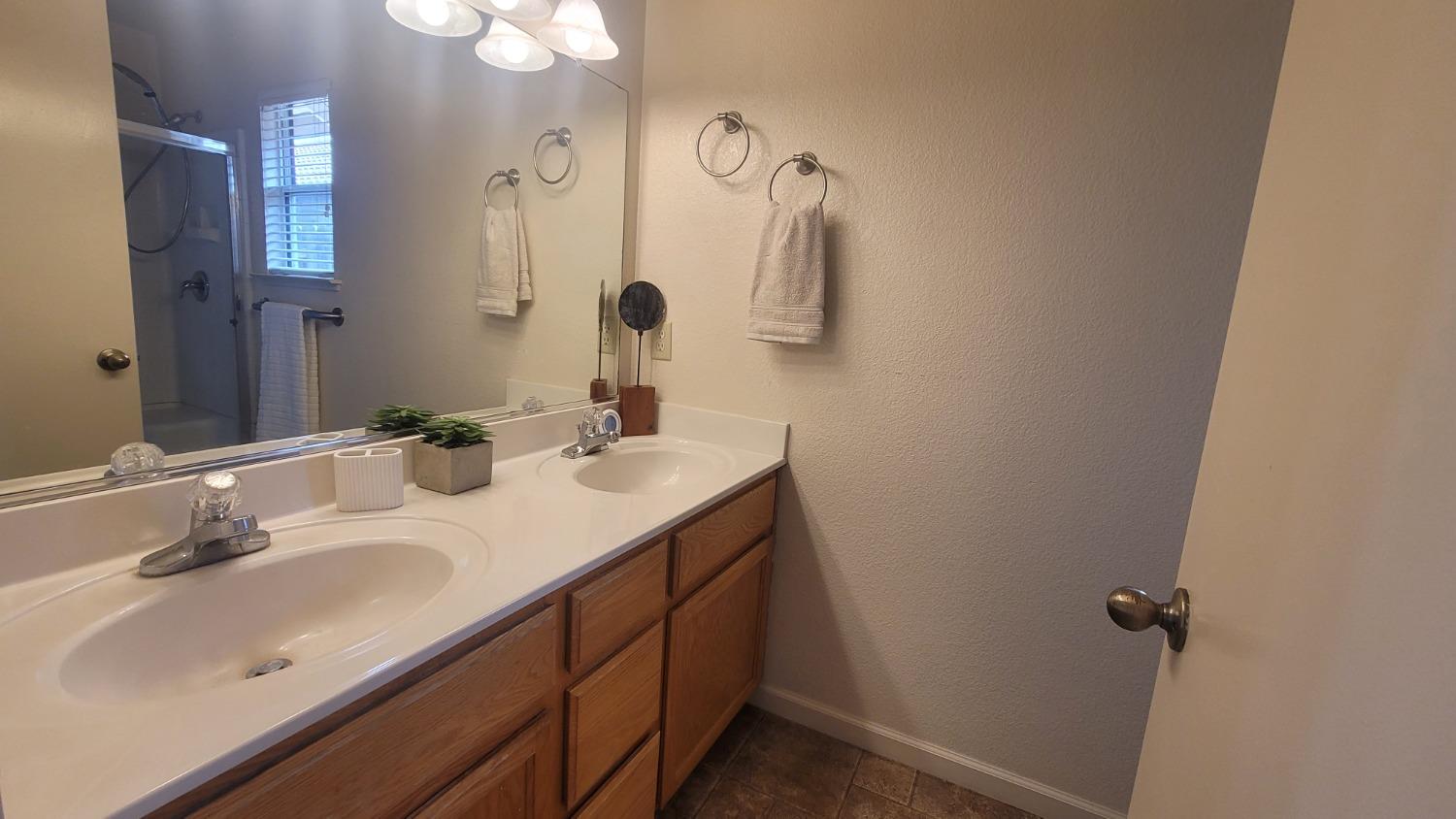 Detail Gallery Image 16 of 25 For 1117 La Mesa, Escalon,  CA 95320 - 3 Beds | 2 Baths