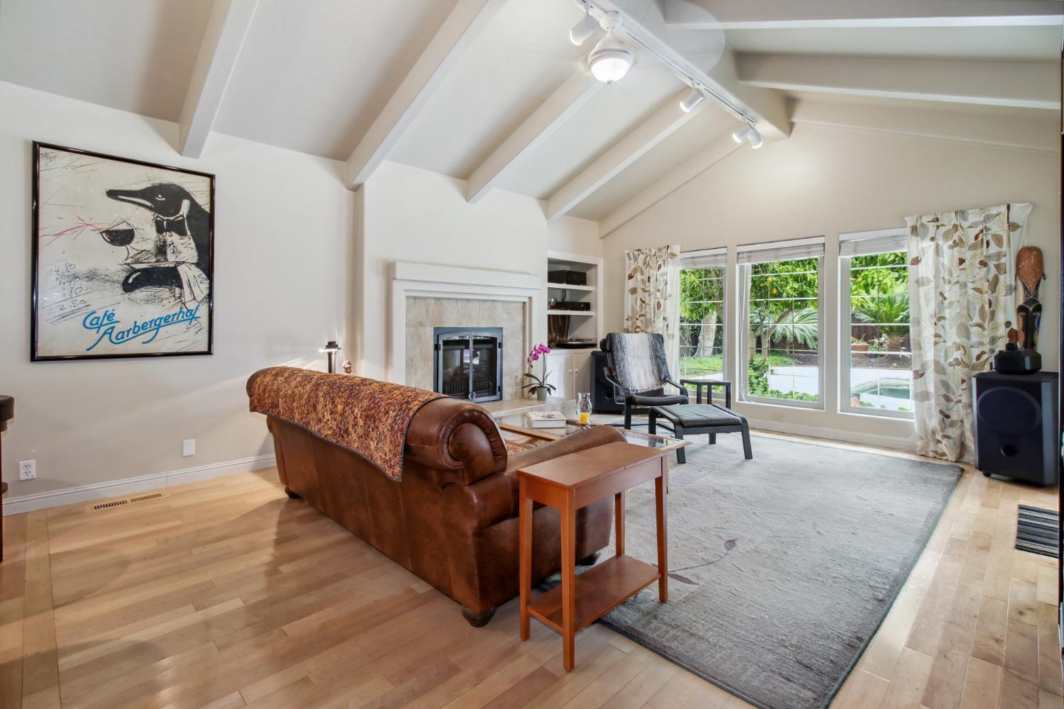 Detail Gallery Image 25 of 56 For 3841 American River Dr, Sacramento,  CA 95864 - 4 Beds | 3 Baths