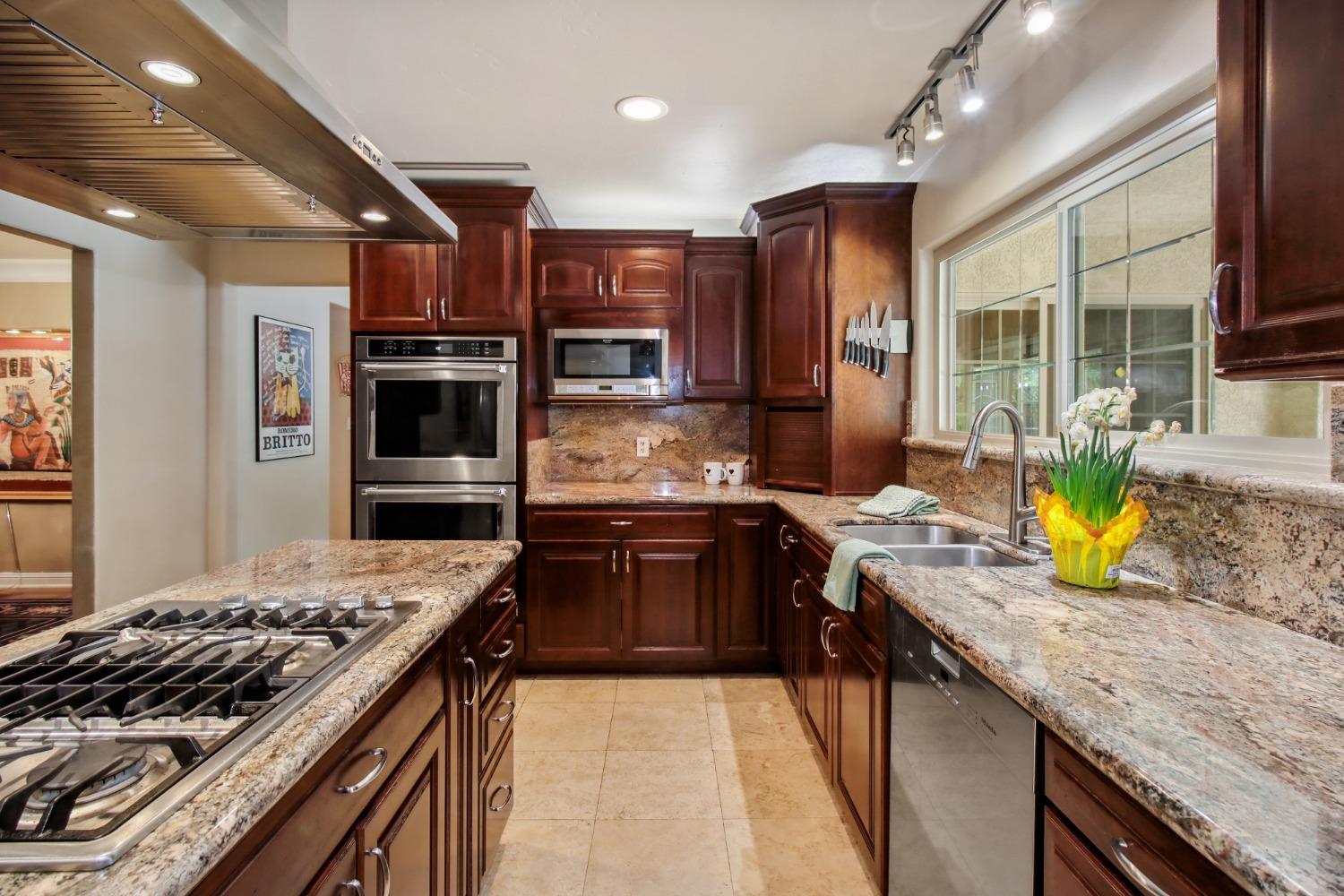 Detail Gallery Image 15 of 56 For 3841 American River Dr, Sacramento,  CA 95864 - 4 Beds | 3 Baths