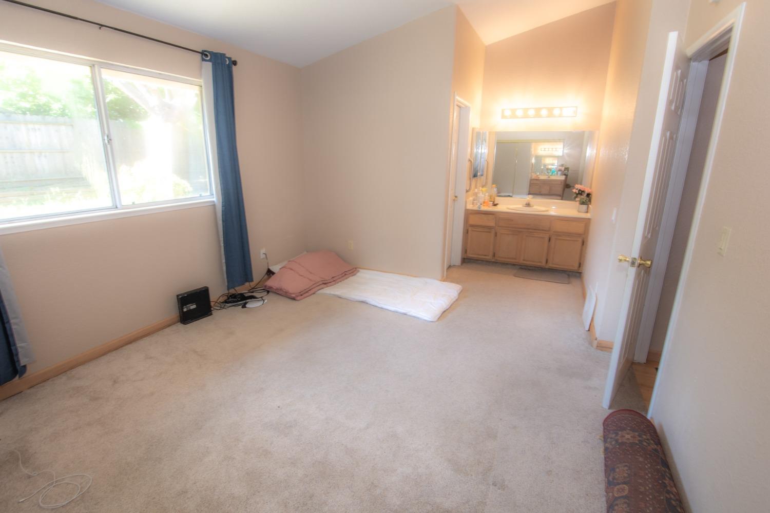Detail Gallery Image 14 of 30 For 5320 Summerbrook Way, Sacramento,  CA 95823 - 3 Beds | 2 Baths